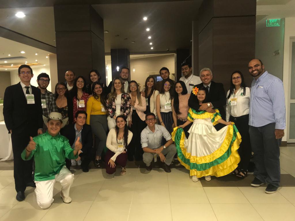 El Dr. Juan Fernando Trujillo participando en la jornada académica de pediatría.